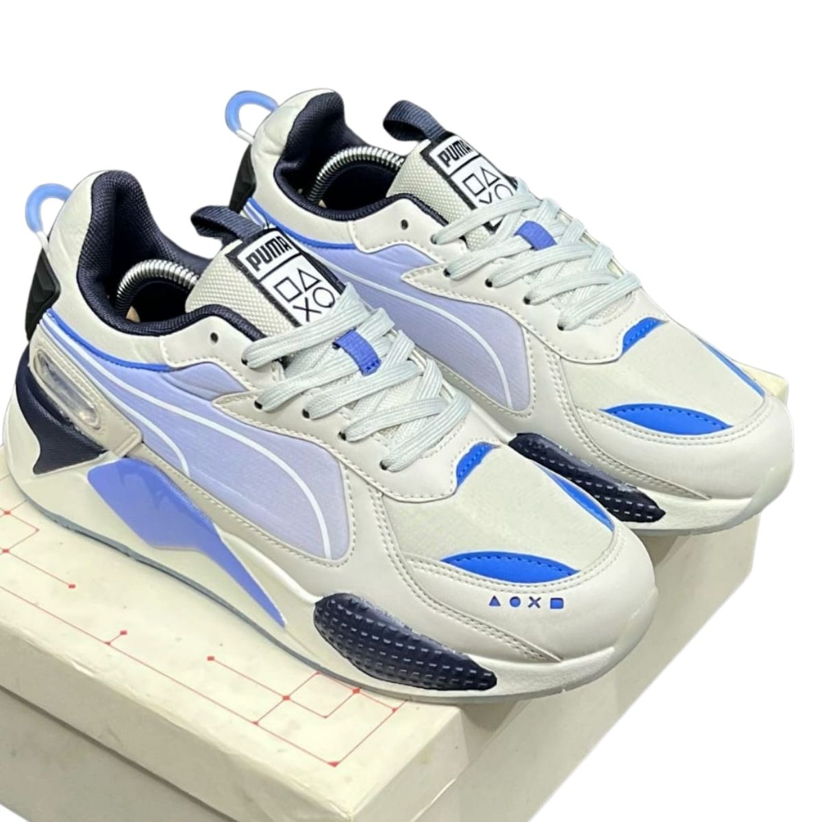 Comprar Zapatillas Puma RS-X Hombre 2025 Onlineshoppingcenterg ¿Buscas las auténticas Zapatillas Puma RS-X Hombre con los mejores precios y envío rápido? En Onlineshoppingcenterg tenemos los modelos más exclusivos, incluyendo las ediciones especiales PlayStation® y Toys, con garantía de originalidad.  Modelos Más Vendidos de Puma RS-X Hombre 1. Puma RS-X Playstation® (Edición Limitada) Características: Diseño inspirado en videojuegos, suela cómoda  Color principal: Azul neón con detalles grises  2. Puma RS-X Reinvention Lo más destacado: Estilo retro futurista, múltiples colores  Color más popular: RS-X Blancas y RS-X Negras  3. Puma RS-X Toys (Colección Exclusiva) Detalles especiales: Diseño colorido inspirado en juguetes  Perfectas para: Estilo urbano y coleccionistas  ¿Dónde Comprar Puma RS-X Hombre? En Onlineshoppingcenterg ofrecemos: Envíos a toda Colombia: Bogotá, Medellín, Cali, Barranquilla Entrega internacional: Estados Unidos, México, España Múltiples métodos de pago: Tarjetas, transferencias, contraentrega  Consejos para Elegir Tu Par Ideal Para estilo urbano: Elige las Puma RS-X Negras o Blancas  Para coleccionar: Las ediciones limitadas PlayStation® o Toys  Para mayor comodidad: Modelos RS-X Reinvention  ¿Cómo sé si mis Puma RS-X son de calidad? Etiquetas: Logo Puma perfectamente definido con códigos QR verificables Costuras: Precisas y sin hilos sueltos Suela: Tecnología RS (Running System) visible Caja: Original con detalles de fabricación En ONLINESHOPPINGCENTERG solo vendemos productos 100% auténticos  ¿Qué diferencia hay entre Puma RS-X y otros modelos Puma? RS-X: Estilo retro-futurista, suela gruesa, ideal para moda urbana RS-X3: Versión mejorada con más amortiguación RS Running System: Más enfocadas al running real ¿Cuál es el precio de las Puma RS-X Hombre? Rango de precios:  Modelos clásicos  Ediciones limitadas (PlayStation®/Toys)  Consulta nuestras ofertas en "Puma RS-X hombre rebaja"  ¿Cómo elegir mi talla correcta? Guía básica de tallas Puma RS-X:  US 8 = 26 cm (IT 41)  US 9 = 27 cm (IT 42)  US 10 = 28 cm (IT 43)  ¿Cuáles son los modelos más vendidos? Top 3 en 2025:  Puma RS-X Playstation® (edición coleccionista)  Puma RS-X Toys (diseños coloridos)  Puma RS-X Blancas/Negras (versión clásica)  ¿Hacen envíos internacionales? Sí, entregamos a:  Colombia (Bogotá, Medellín, Cali)  México, Estados Unidos, España  Resto de Latinoamérica y Europa  ¿Las Puma RS-X son buenas para correr? Uso recomendado:  Ideal para caminata y uso urbano  Para running profesional sugerimos modelos con más amortiguación  ¿Dónde comprar Puma RS-X Hombre outlet? En ONLINESHOPPINGCENTERG encuentras:  Precios competitivos vs tiendas oficiales  Ofertas exclusivas en modelos anteriores  Descuentos por compras múltiples  ¿Qué colores están disponibles? Gama 2025:  Clásicos: RS-X Blancas, RS-X Negras, RS-X Azul  Ediciones: PlayStation®, Toys, Reinvention  Envíos a Tu Ubicación Entregas en Colombia Zapatillas Puma RS-X en Bogotá: Envío express 24h  Zapatillas Puma RS-X en Medellín: Prueba en nuestro local  Zapatillas Puma RS-X en Cali: Descuentos para clientes locales  Otras ciudades:  Antioquia (Rionegro)  Santander (Bucaramanga)  Atlántico (Barranquilla)  Risaralda, Caldas (Manizales)  Huila, Tolima, Cundinamarca, Boyacá, Córdoba  Envíos Internacionales México: CDMX, Guadalajara, Monterrey  Centroamérica: Costa Rica, Guatemala  Europa: España (Madrid, Barcelona)  ¿Cómo Comprar en Onlineshoppingcenterg? 1️⃣ Selecciona tu modelo favorito (RS-X Playstation, Toys, etc.) 2️⃣ Elige tu talla exacta (usa nuestra guía) 3️⃣ Pago seguro (tarjetas, PayPal, transferencias) 4️⃣ Recibe en tu casa (1-5 días hábiles)  Oferta Especial: ¡10% OFF con el código PUMA10!